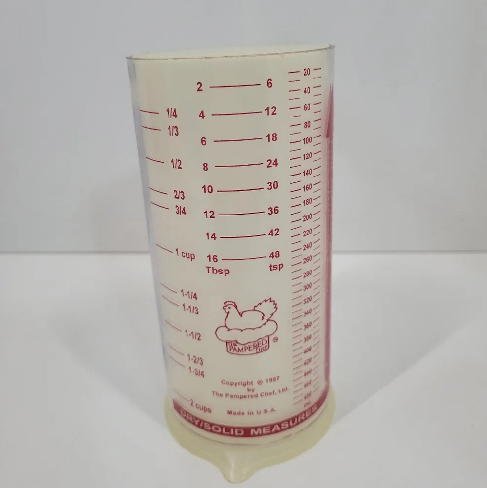The Pampered Chef Measure All Cup Measure Liquid Dry & Solid 2 Cups Chicken Logo - Picture 1 of 3
